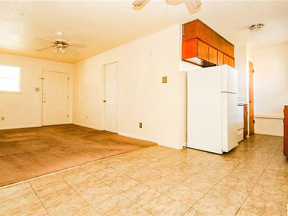 5th image of 205 W Avenue A