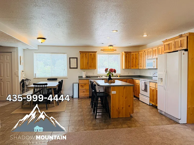 229 E 200 N #4 — Photo 3