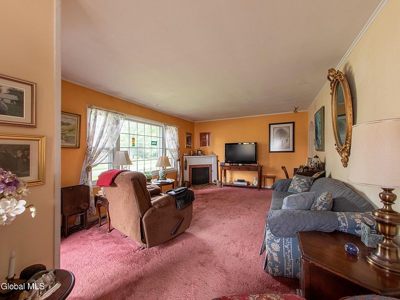 4th image of 210 Kenwood Avenue