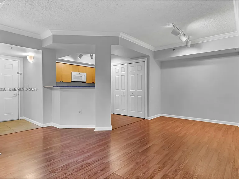 1919 Van Buren St #311A — Photo 3