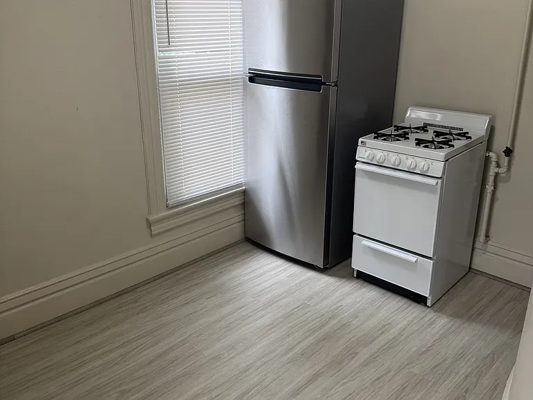 423 Marion St #2 — Photo 2