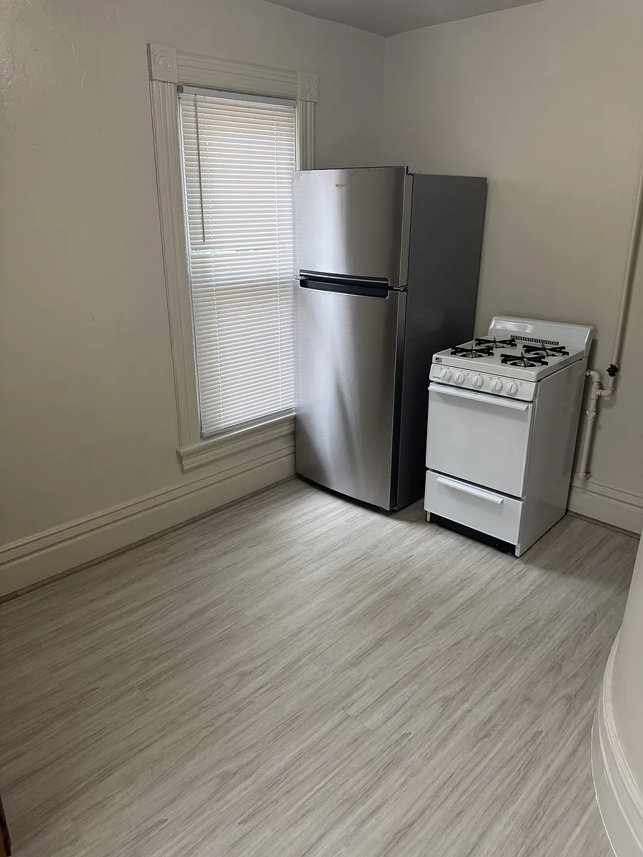 Building Photo - 423 Marion St #2