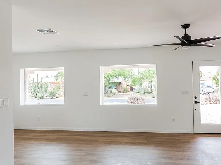1728 E Linden St — Photo 3
