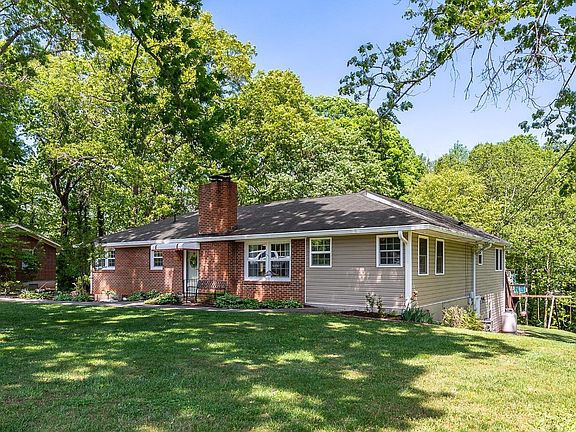 2nd image of 1206 Cedar Hill Dr