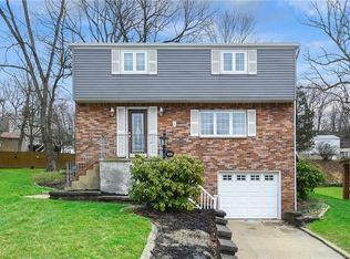 609 Harborview Dr, Pittsburgh, PA 15239