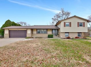 18 N Harris Dr, Rose Hill, KS 67133