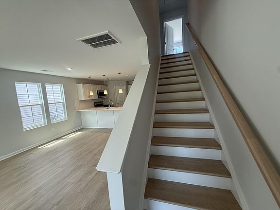 4th image of 224 Laurinton Farms Rd