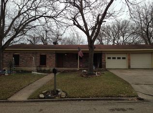 903 George St, Taylor, TX 76574