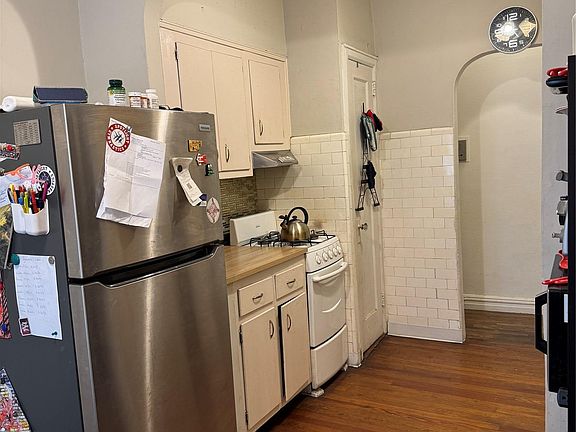 3rd image of 2922 Barnes Avenue #6L
