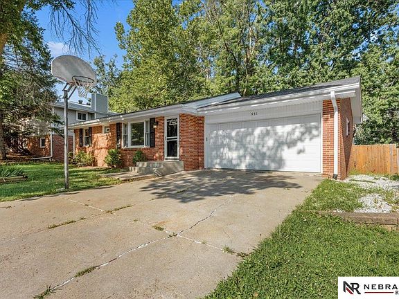 2nd image of 931 Rosewood Dr