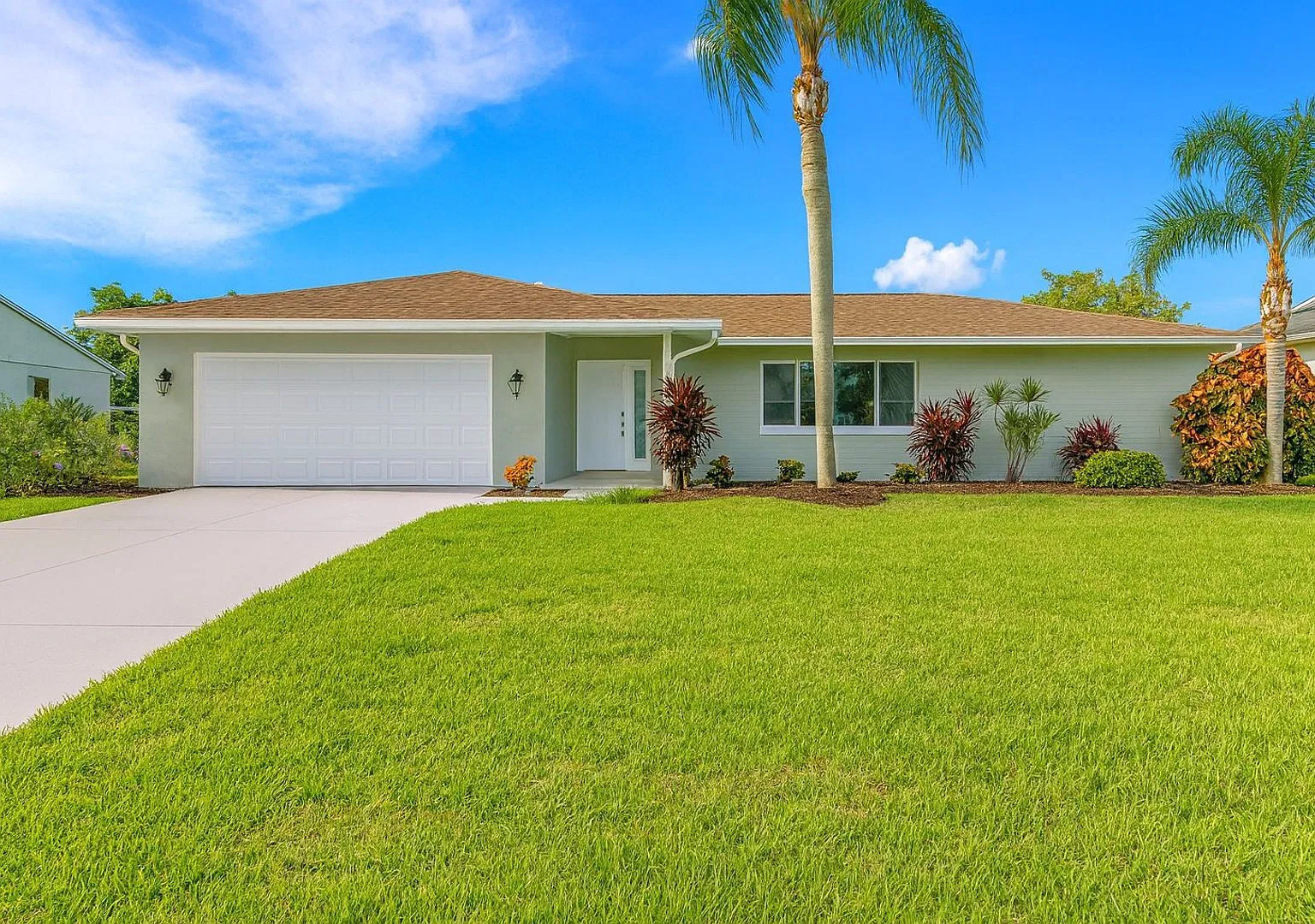 Elegant 3-Bedroom Pool Home in the Prestigious 8 Lakes Area of SW Cape Coral! — Photo 2