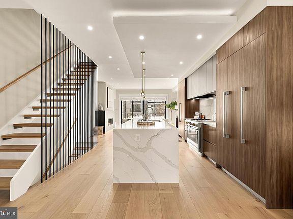 5th image of 3726 R St NW