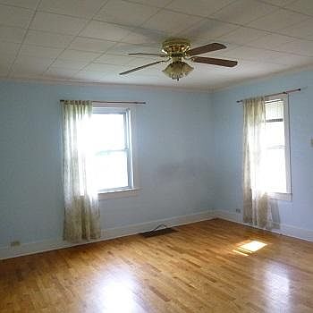 5th image of 102 E Grant St