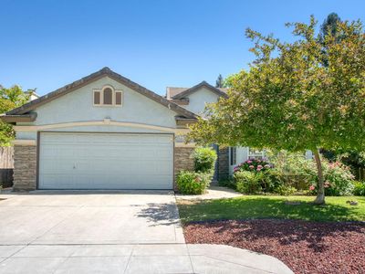 2293 E Desert Island Dr, Fresno, CA, 93730