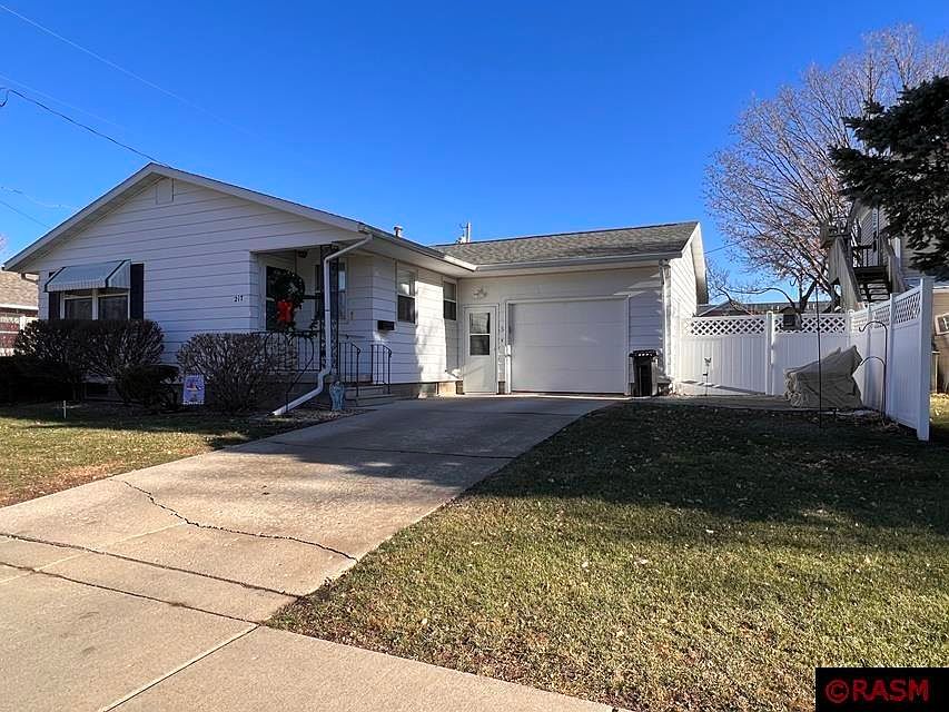 217 S Gorman St, Blue Earth, MN 56013 Zillow