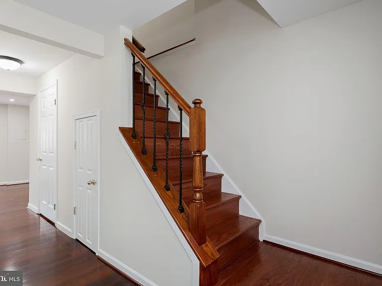 6324 Lightburn Ct — Photo 6