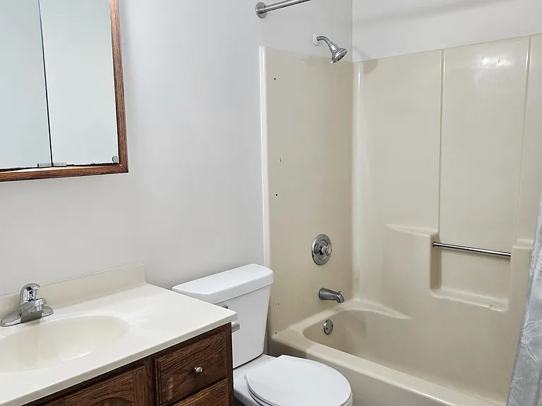 960 Autumn Ln — Photo 3