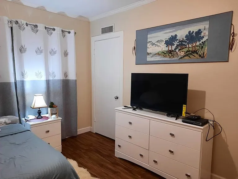 1244 Grove St — Photo 3
