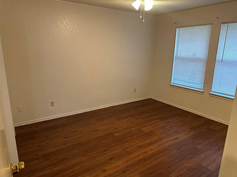 16303 Edgemere Dr — Photo 15