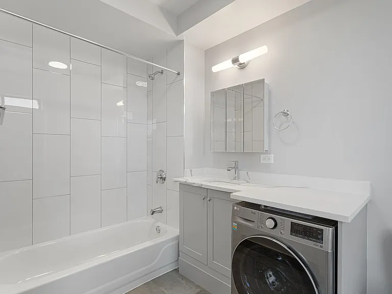 1625 W Howard St — Photo 17