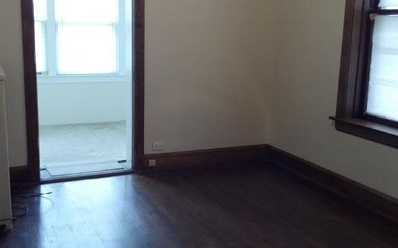 4th image of 3628 N Claremont Ave #1