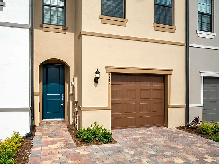 4837 Chantilly Rd — Photo 3