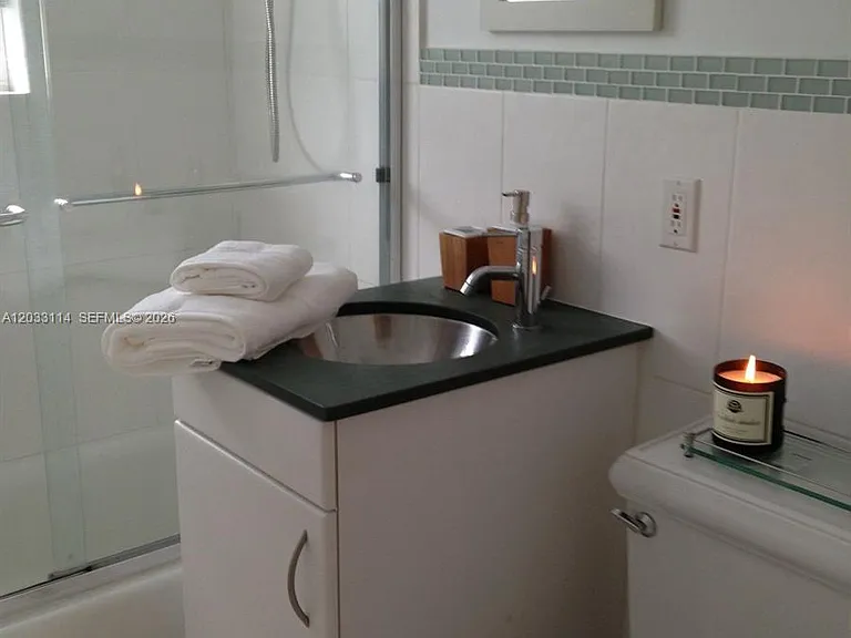 1100 Venetian Way #2B — Photo 24