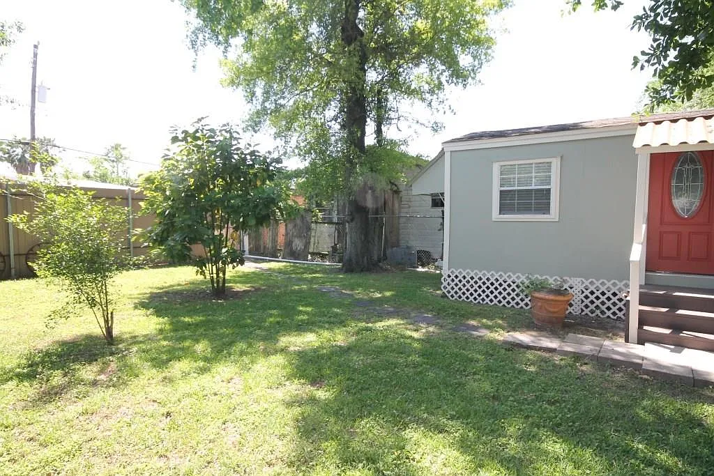 1 bed, 1.0 bath, 480 sqft, $950 — Photo 3