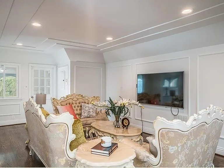 555 Sierra Madre Blvd — Photo 18