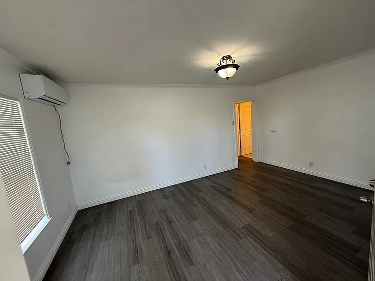 242 E Del Amo Blvd — Photo 2