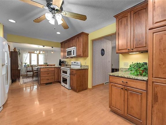 5th image of 5595 Chatham Dr