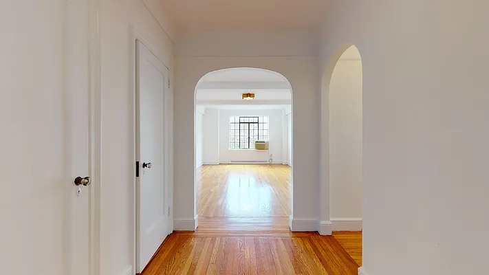 Rented by Bond New York | media 19