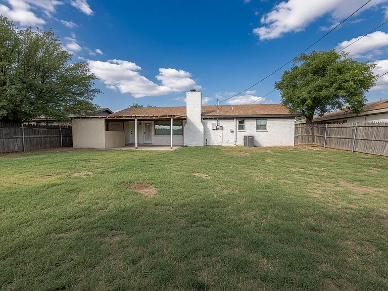 4715 Laura Dr — Photo 16