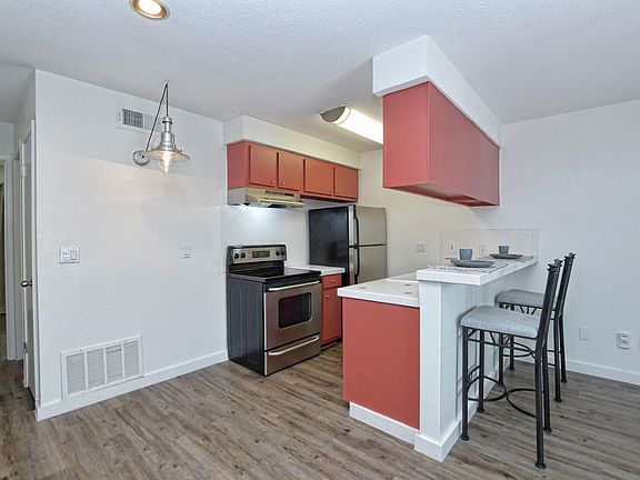 5th image of 2302 E Side Dr APT 16