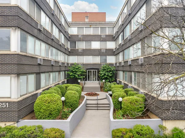 7251 Randolph St APT A4, Forest Park, IL 60130