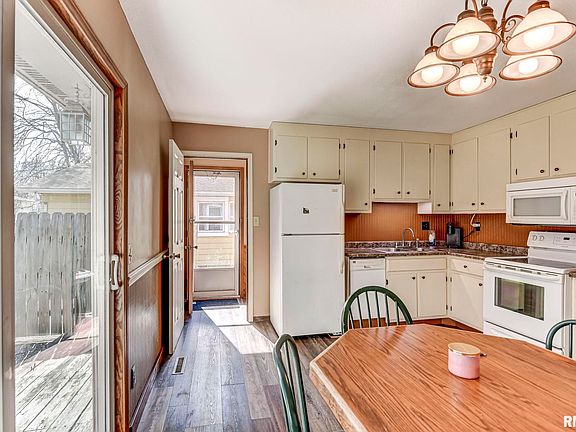 4th image of 624 N Pine St