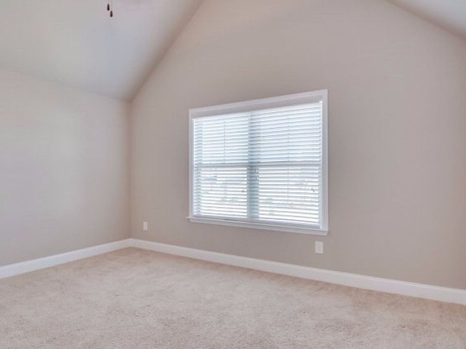 1st image of 260 Wentworth Pl