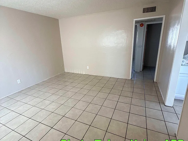 3500 N Chester Ave #C — Photo 5