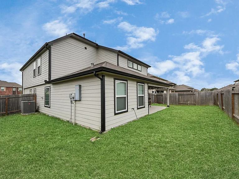 2918 Silverhorn Ln — Photo 10