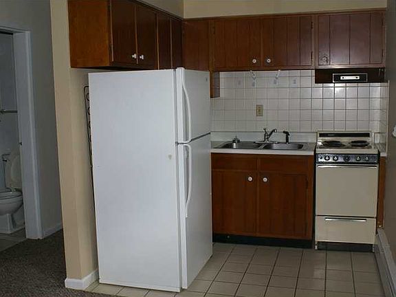 3rd image of 234 W North St APT 1