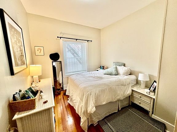 5th image of 435 Hanover St #3B