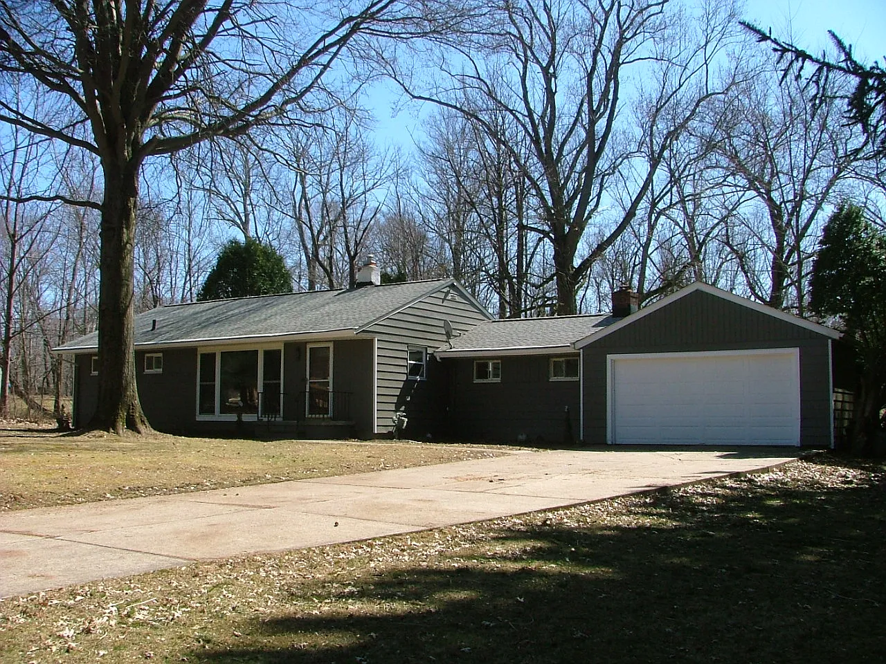 18306 Orchard Hill Dr photo 1