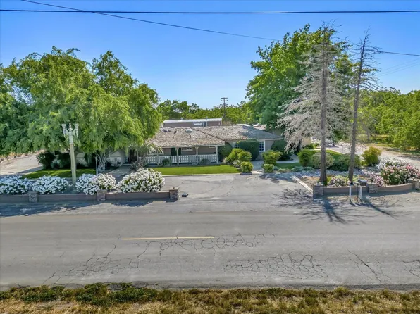 21744 Cedar Ave, Laton, CA 93242