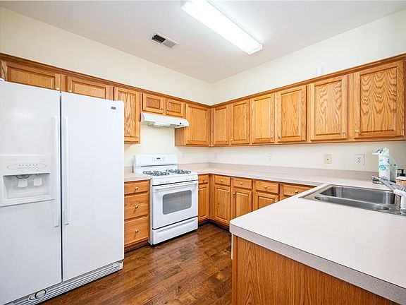 4th image of 248 Riverstone Pl