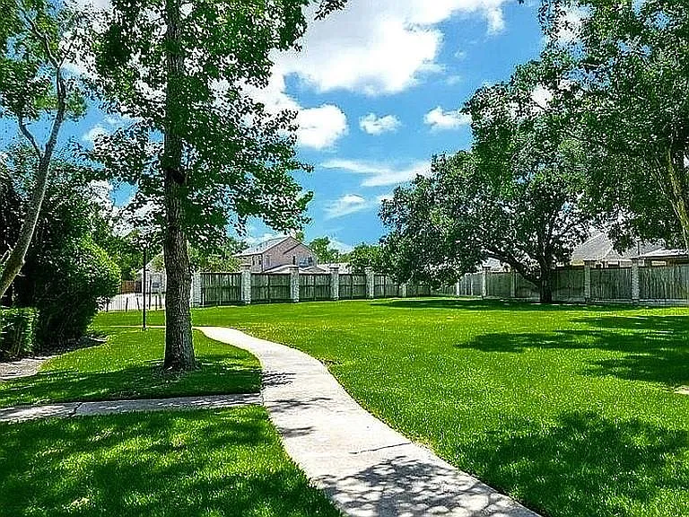 3 bed, 2.5 bath, 1850 sqft, $2,000 — Photo 3