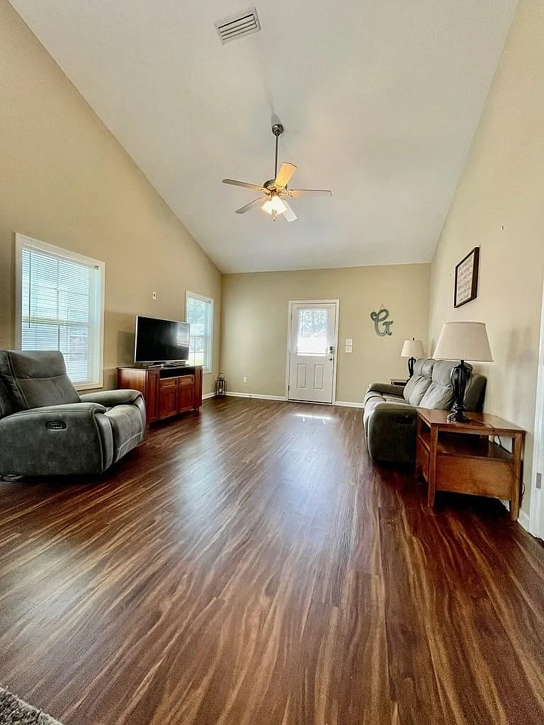 Building Photo - 122 Heyward Dr