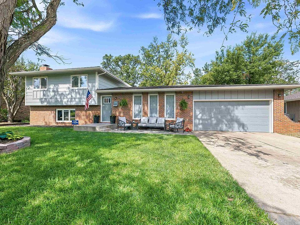 1st image of 124 S Estates Dr