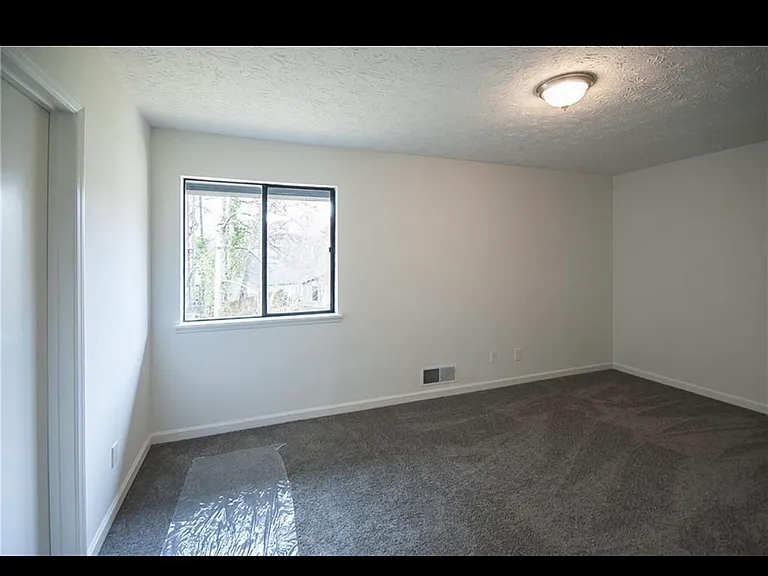 960 Park Forest Dr — Photo 6