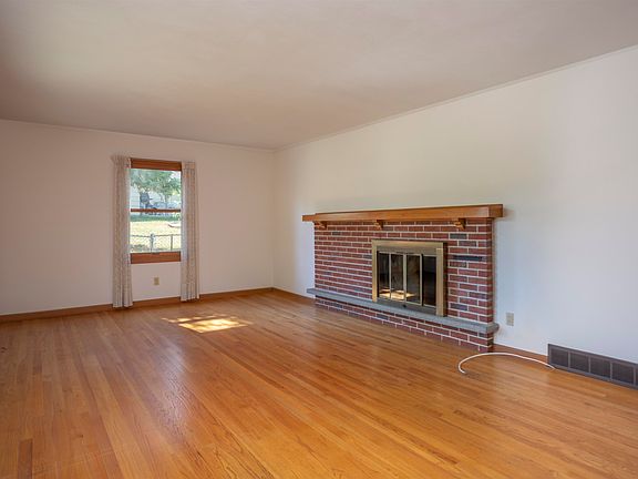 4th image of 2106 Delcy Dr