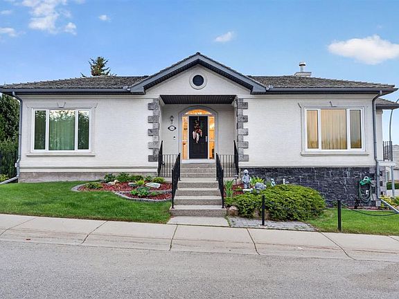 3rd image of 154 N Sienna Ridge Lndg SW